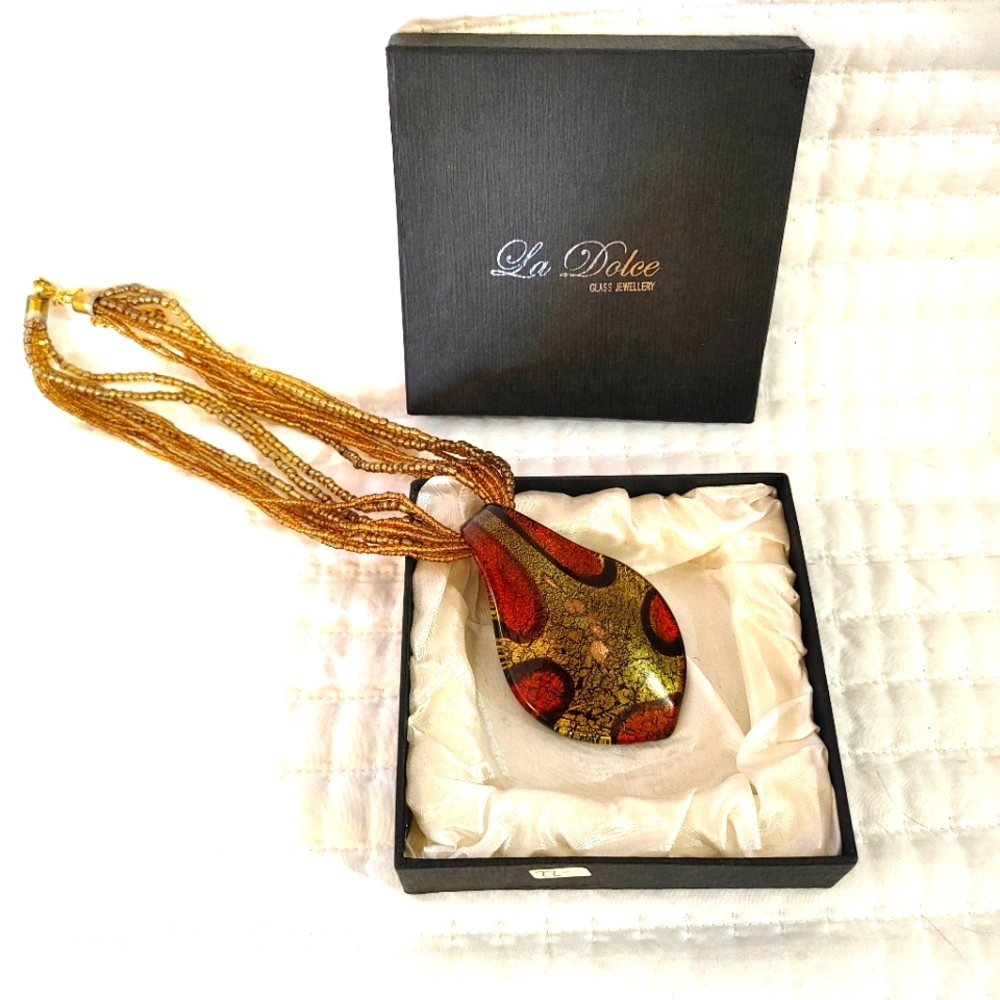 La Dolce glass necklace